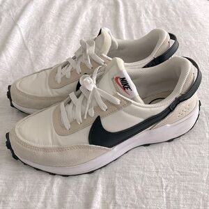 Nike women’s waffle debut sneakers 9.5